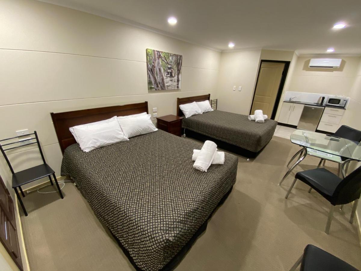 Balranald Club Motel Экстерьер фото