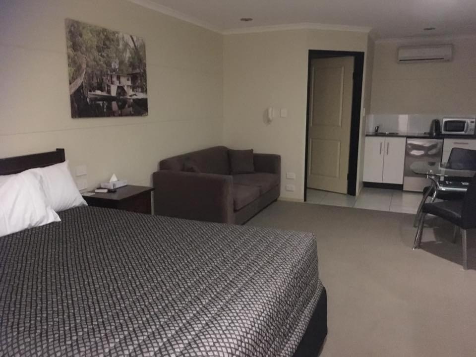 Balranald Club Motel Экстерьер фото